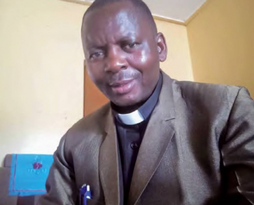 Pfarrer Allen Bange, Makoga